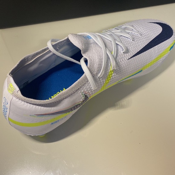 Nike Phantom GT2 Pro Firm Ground Cleats - Picture 4 of 7